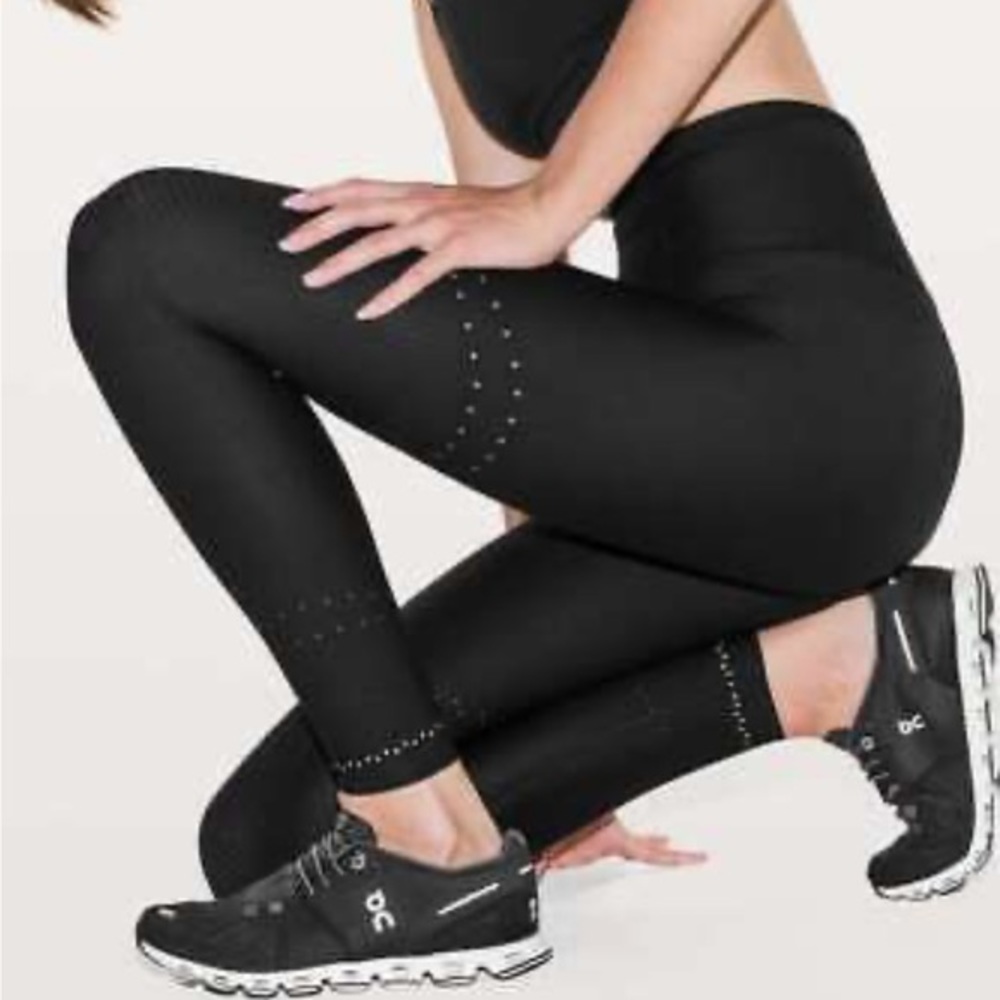 Lululemon Zoned In Tight *27"
Black - Picture 1 of 2